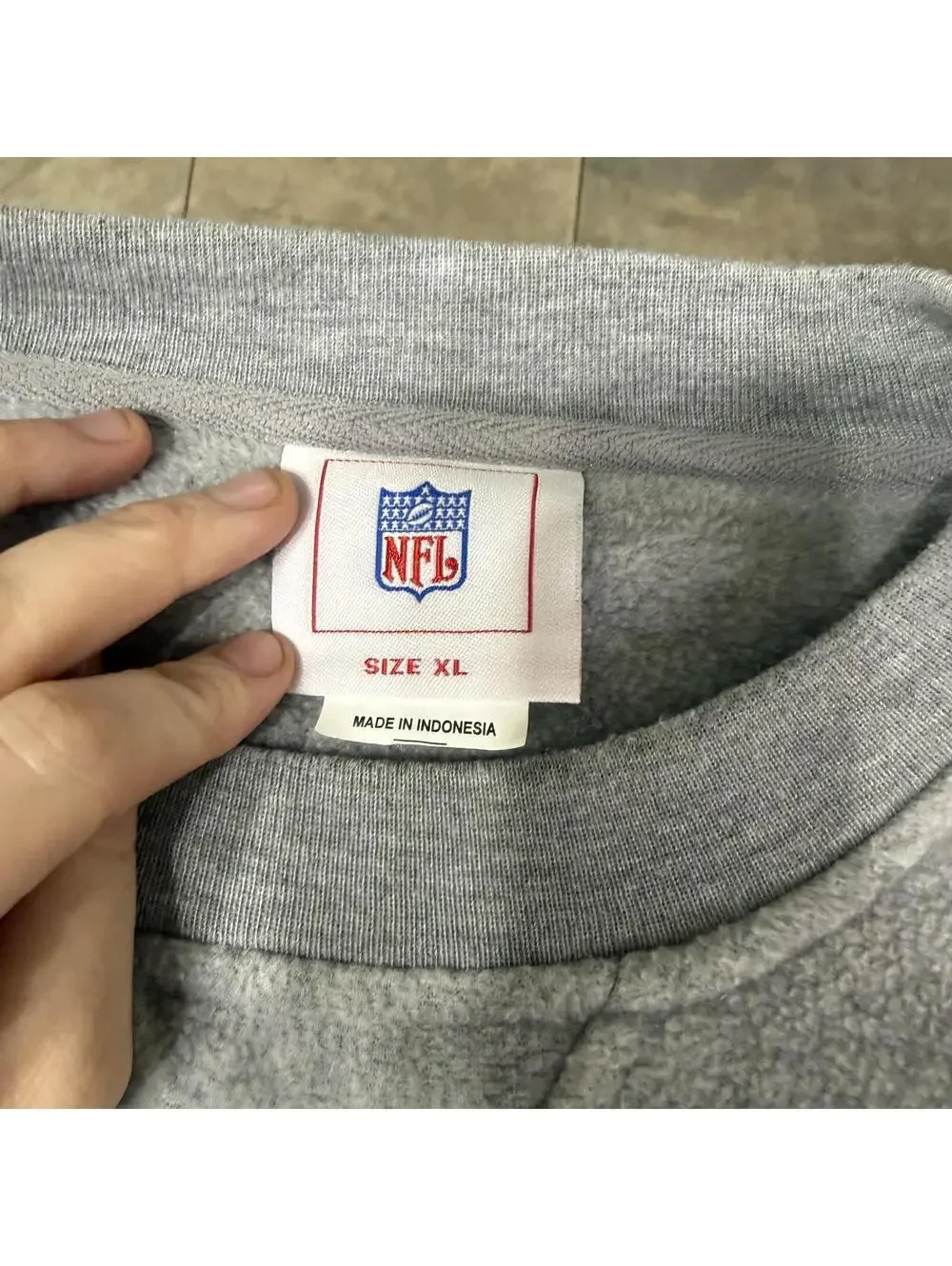 NFL Tampa Bay Buccaneers Gray Crewneck Sweatshirt XL - Picture 4 of 5